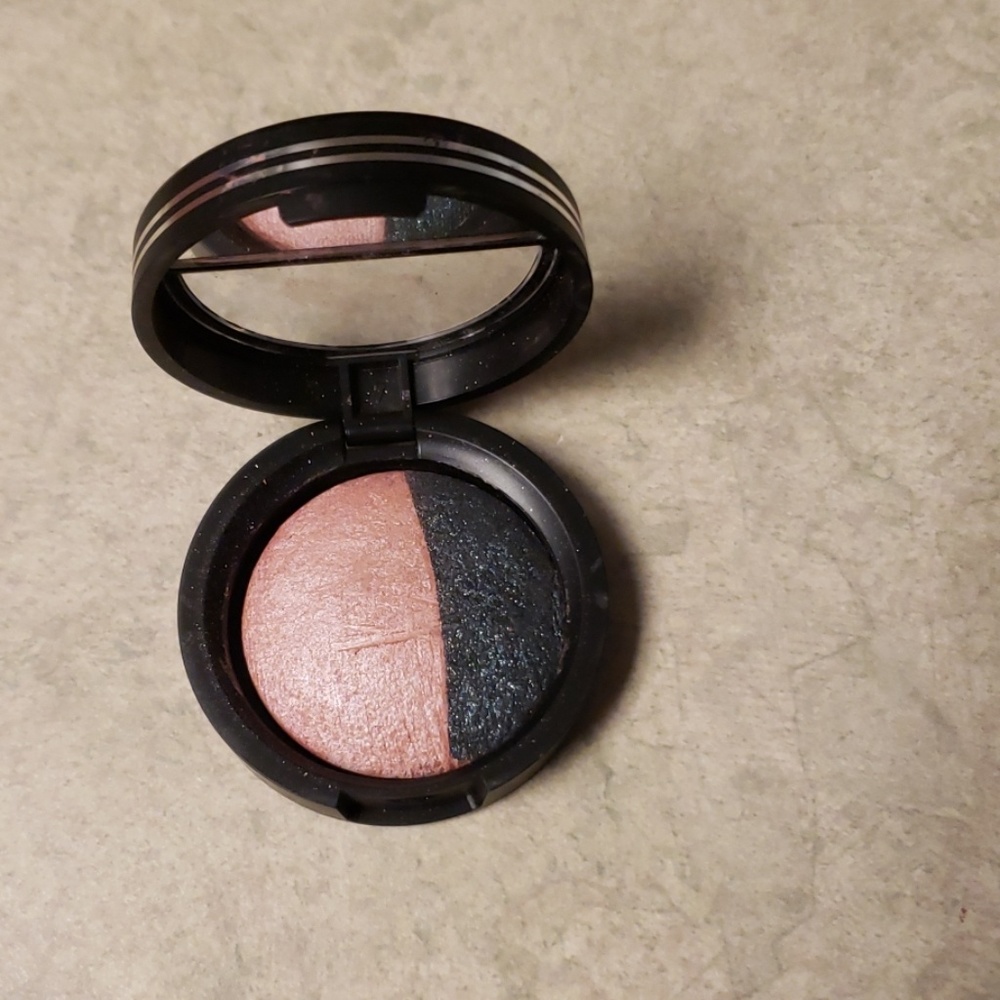 eyeshadow - Picture 3 of 3